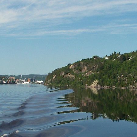 Auberge Centre Ville Chicoutimi Екстериор снимка