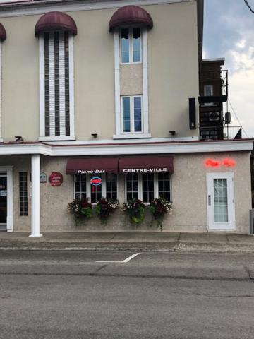 Auberge Centre Ville Chicoutimi Екстериор снимка
