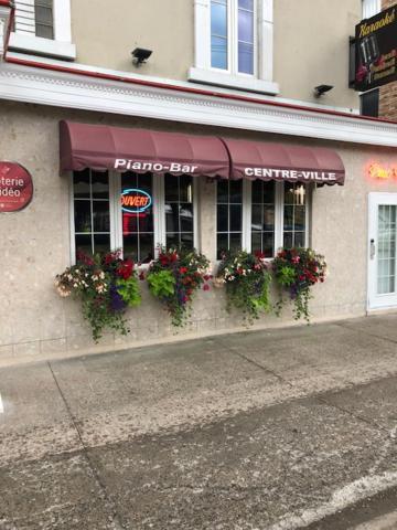 Auberge Centre Ville Chicoutimi Екстериор снимка