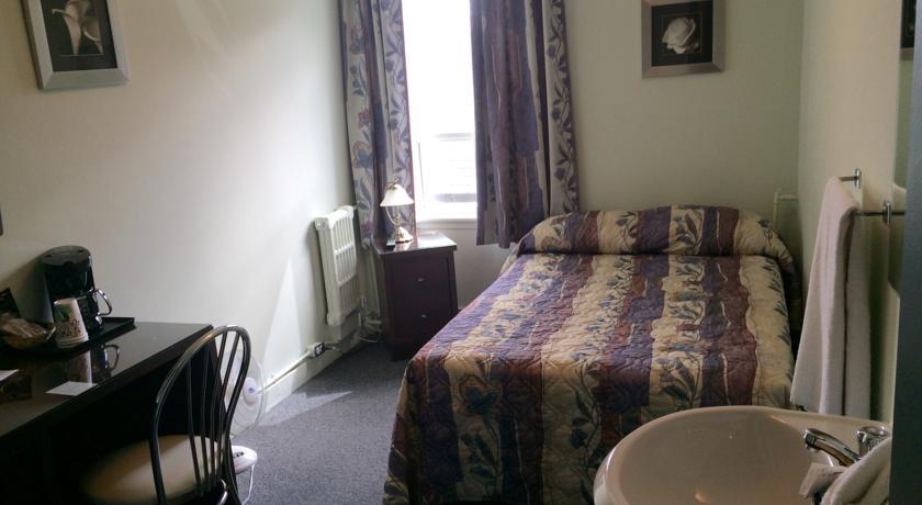 Auberge Centre Ville Chicoutimi Стая снимка