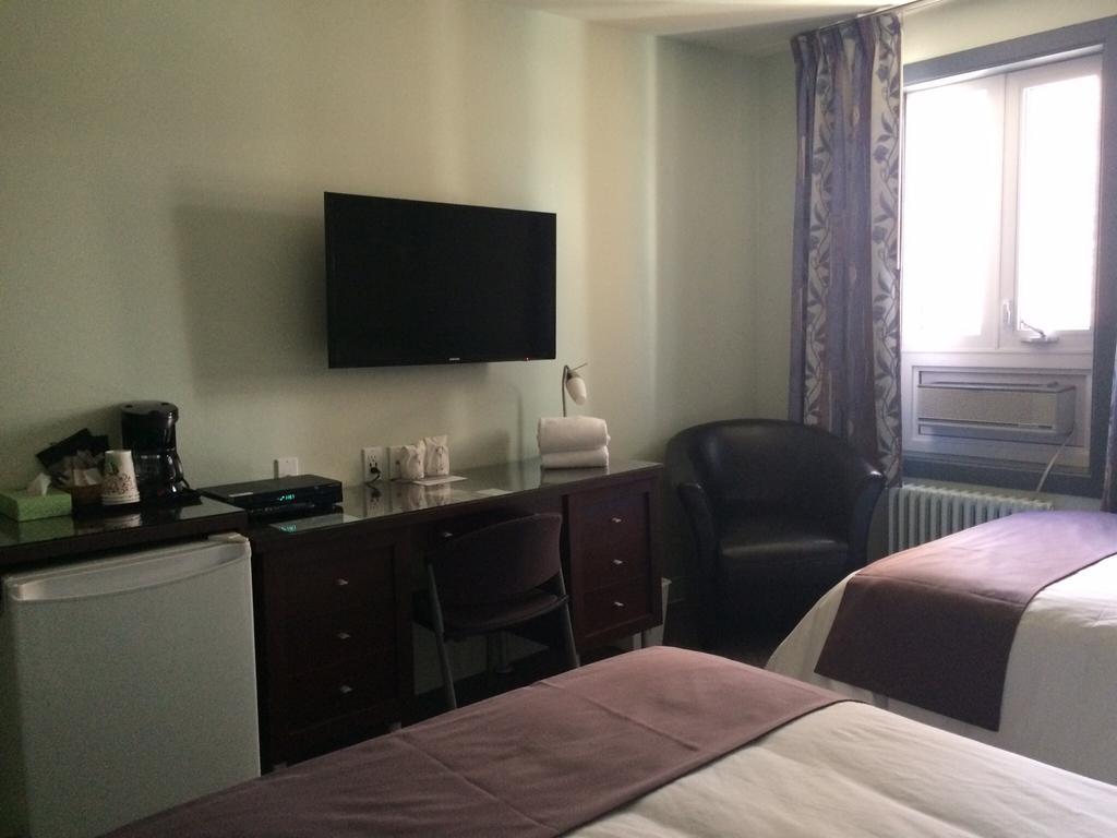 Auberge Centre Ville Chicoutimi Екстериор снимка