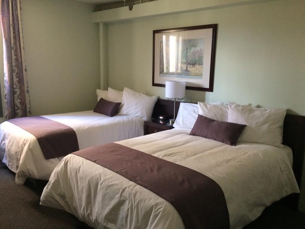 Auberge Centre Ville Chicoutimi Екстериор снимка
