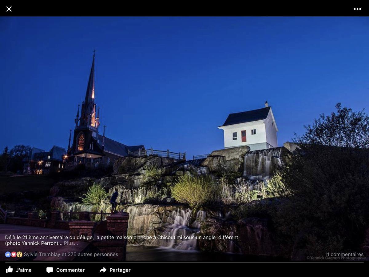 Auberge Centre Ville Chicoutimi Екстериор снимка