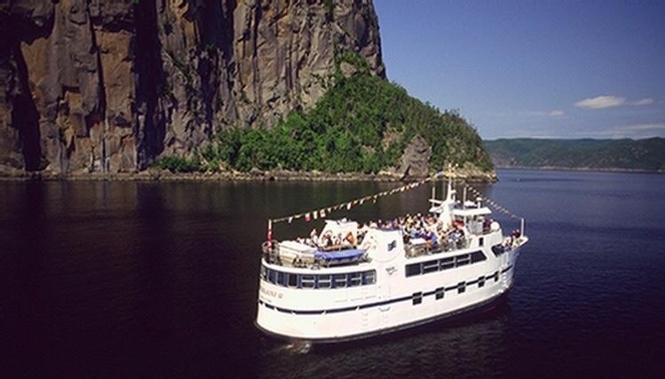 Auberge Centre Ville Chicoutimi Екстериор снимка