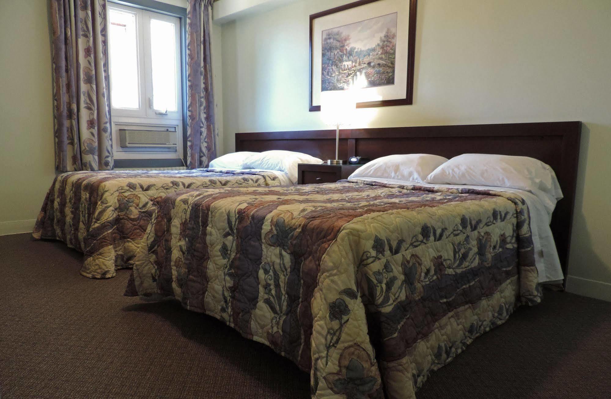 Auberge Centre Ville Chicoutimi Екстериор снимка